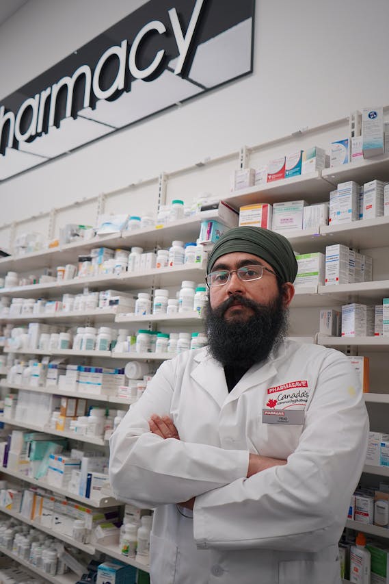 Pharmacist in a dispensary — pharmacy IT services Reunion Island